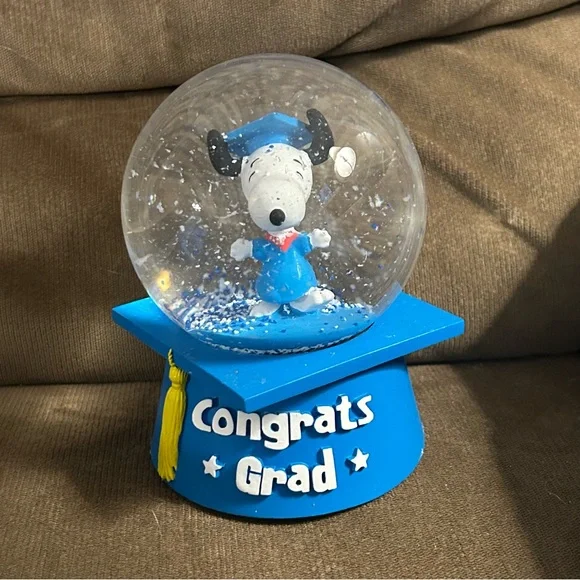 Peanuts Snoopy Congratulations Grad Snow Globe, NWT - Picture 4 of 8